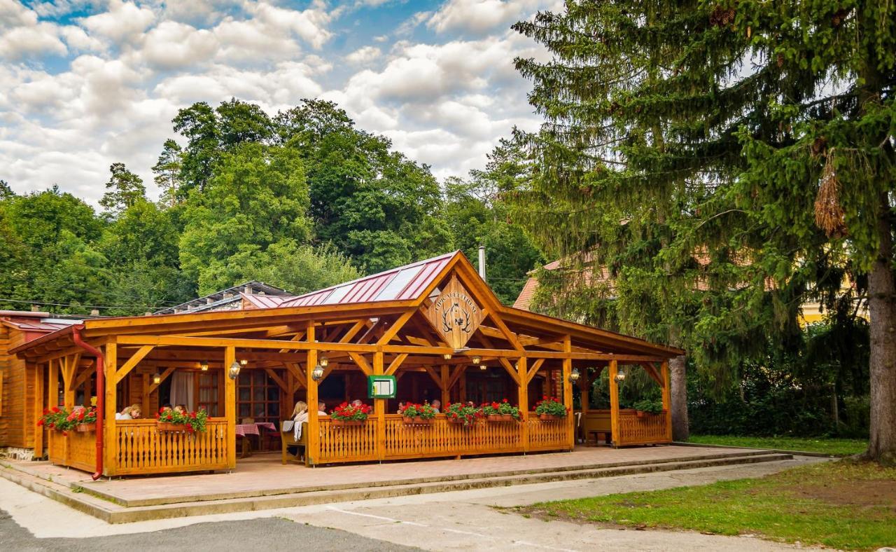 Lipicai Ifjusagi Szallo Szilvásvárad Buitenkant foto