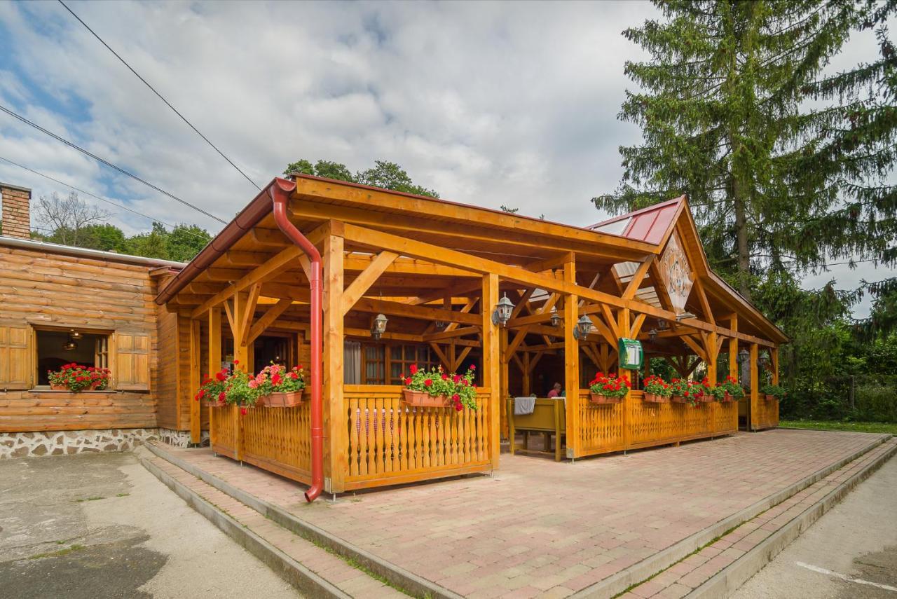 Lipicai Ifjusagi Szallo Szilvásvárad Buitenkant foto